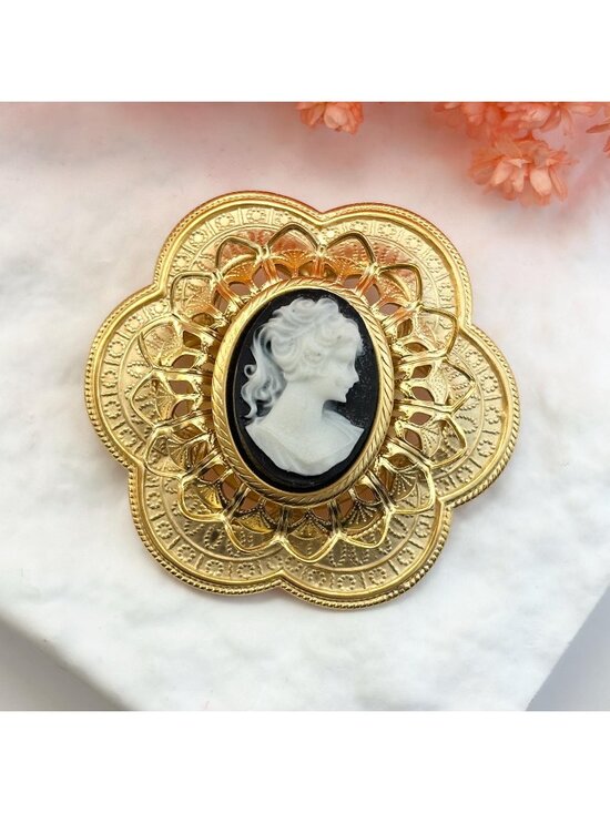 Jewelry - Black Cameo Accented Gold Scalloped Setting Vintage Costume Brooch | Lapel Pin